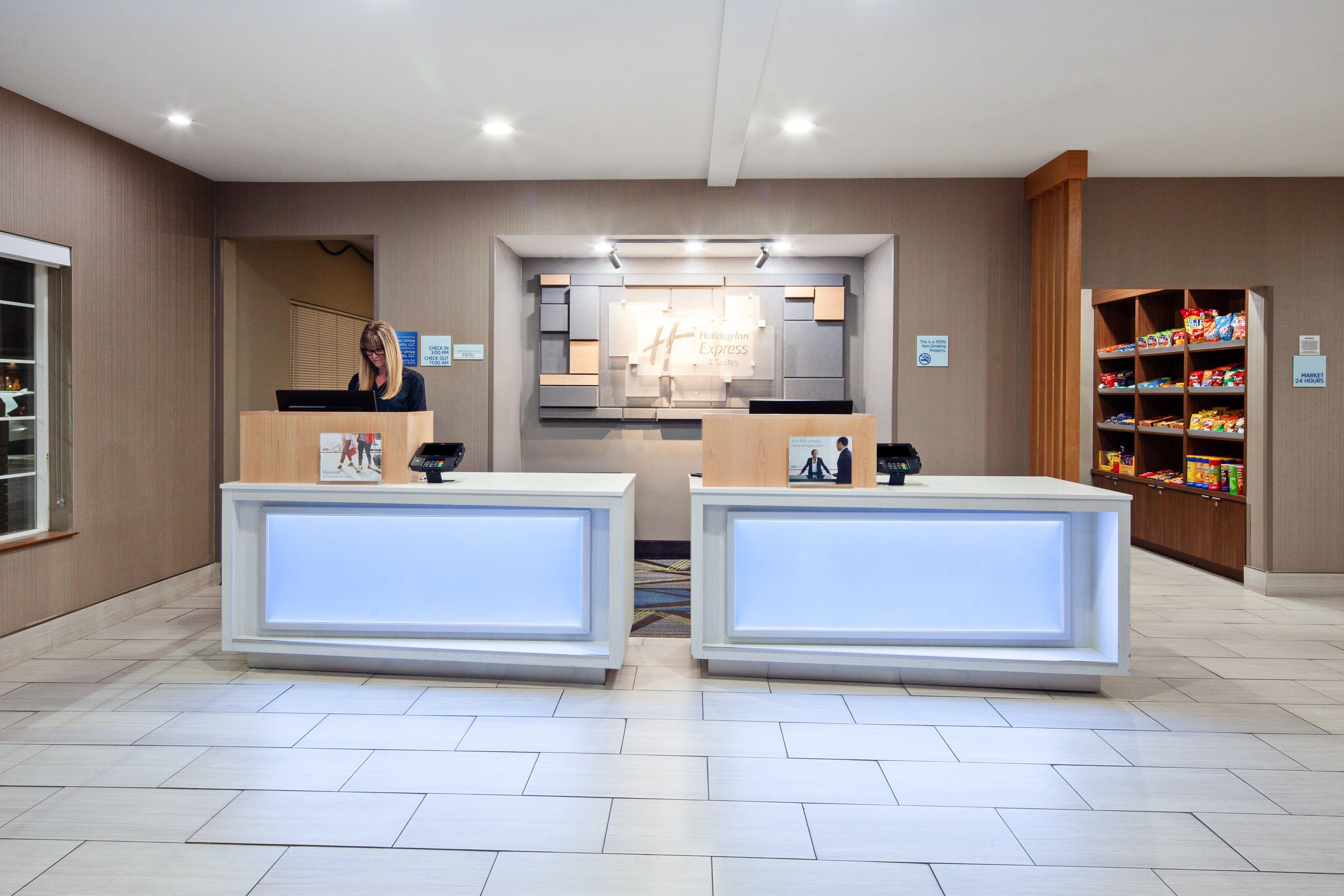 Express & - By Ihg Tulare